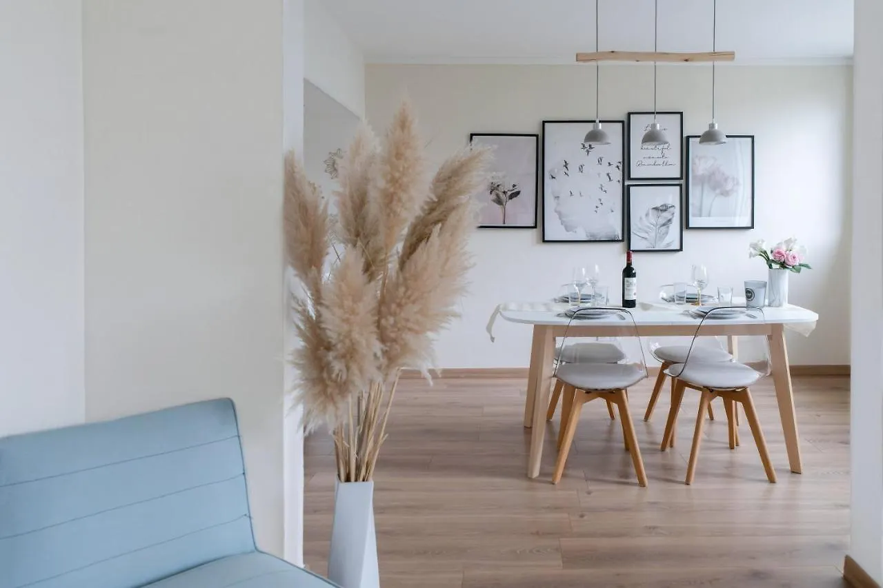 Ferienwohnung *Les Sapins* Cocooning - Idealement Situe - Balcon + Parking Riom 0*,  Frankreich